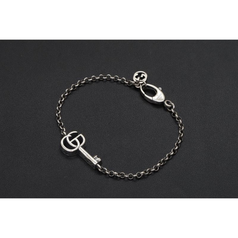 G*u*i bracelets